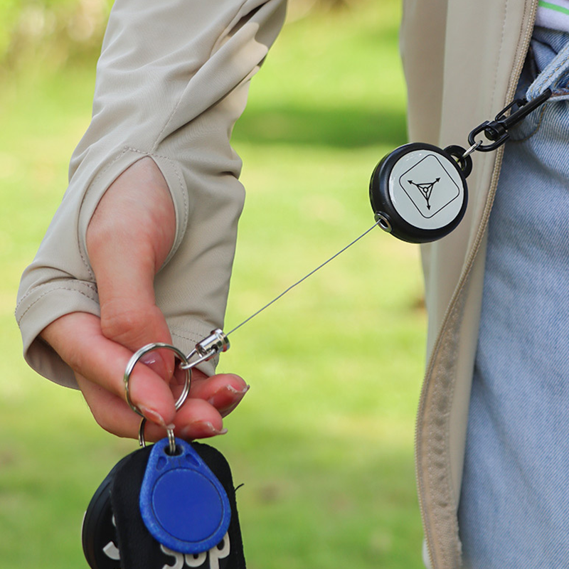 🔑 KÚPTE 1 A ZÍSKAJTE 1 ZADARMO! 🌀 Odolný navíjací prívesok na kľúče – odolný kábel, kompaktný dizajn a bezpečné puzdro na kľúče a karty 💳